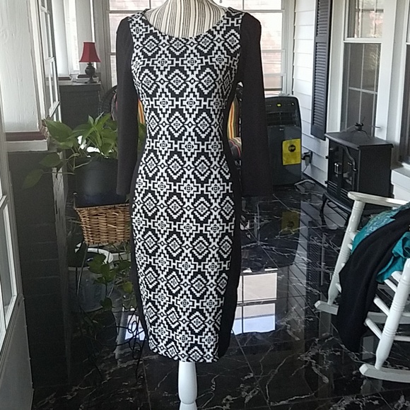 Black & White long sleeved Jersey dress - Picture 1 of 3